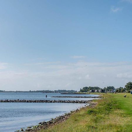 Magnificent Holiday Home On Lake Veere Kamperland Exterior foto