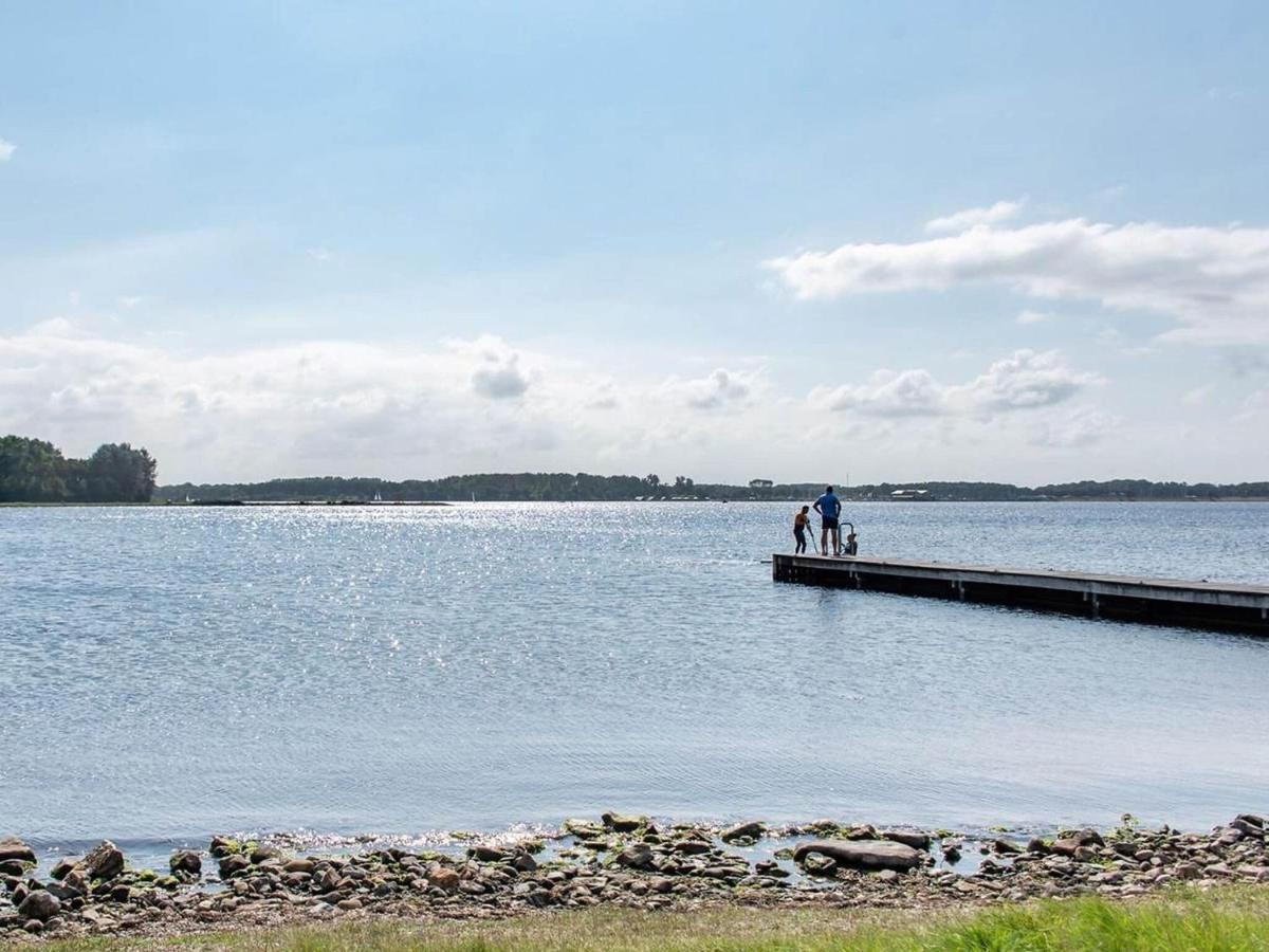 Magnificent Holiday Home On Lake Veere Kamperland Exterior foto